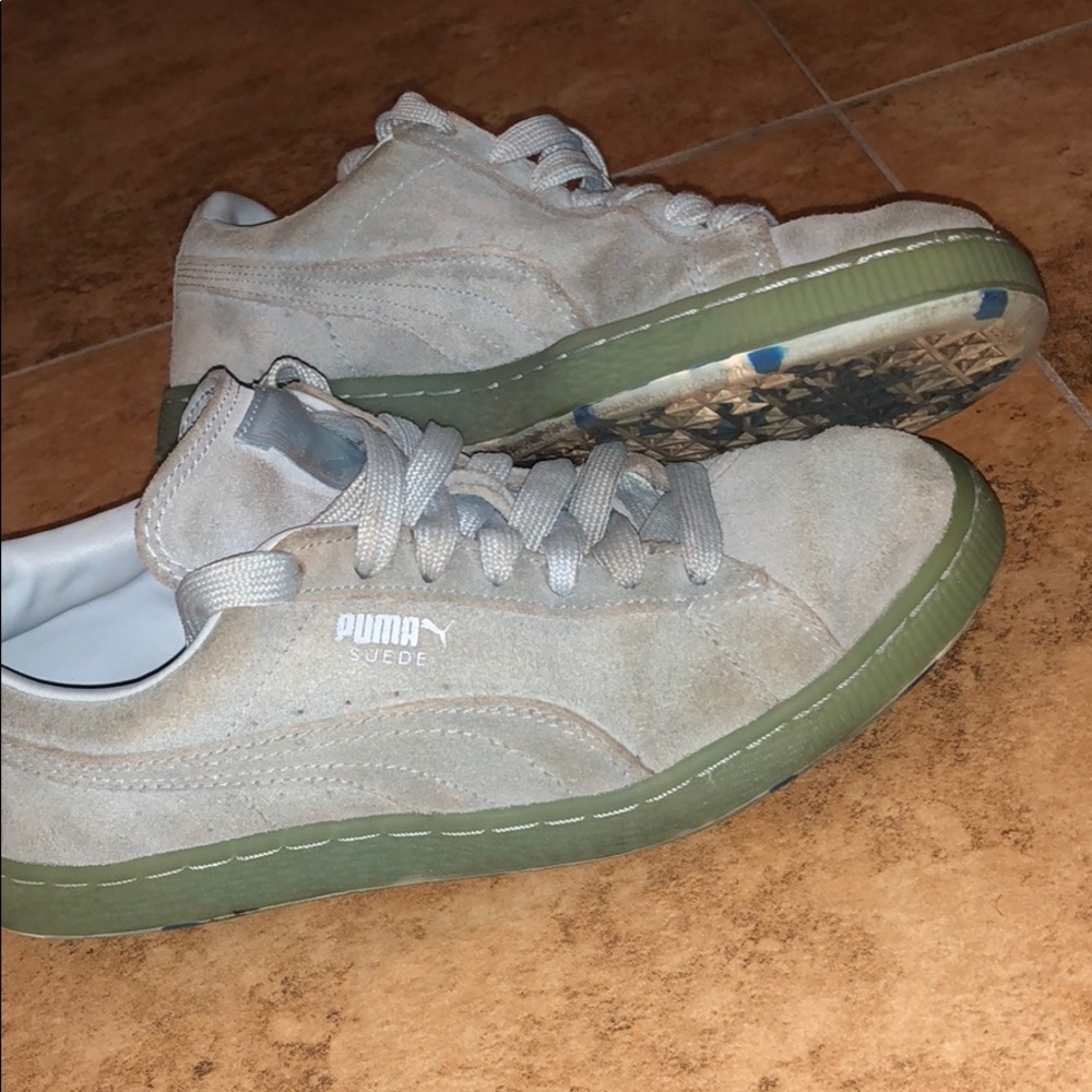 Fairly worn pumas